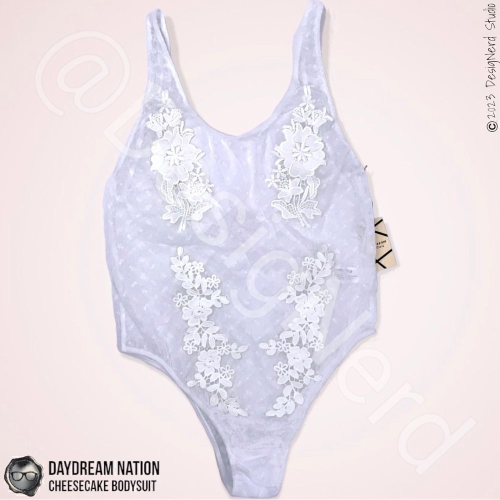 DAYDREAM NATION CHEESECAKE FLORAL APPLIQUÉ BODYSUIT IN WHITE VINTAGE LACE NWT - Picture 15 of 15